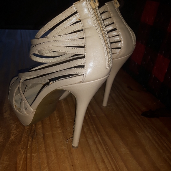 Women's Stilettos - Picture 3 of 6